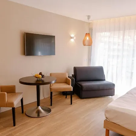 Chateauneuf Aparthotel 2*