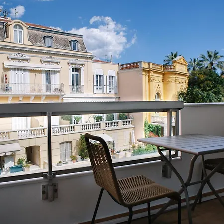 Chateauneuf 2* Menton